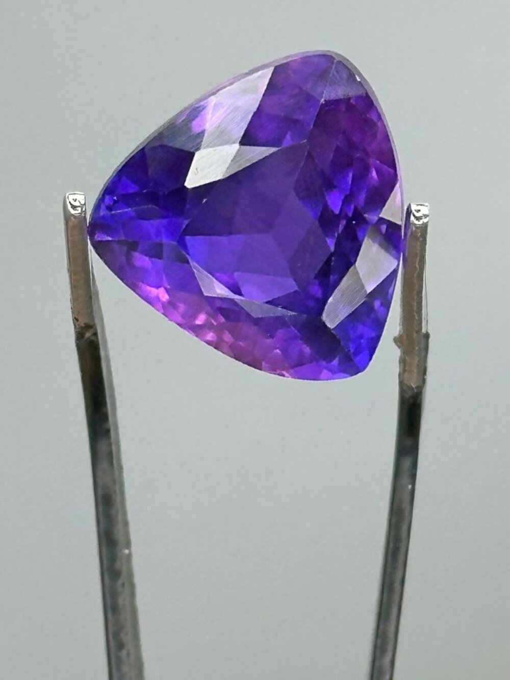 GORGEOUS Certified Bi-Color Sapphire
